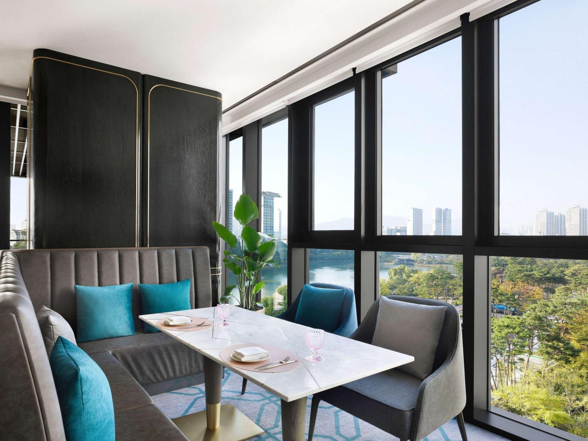 Sofitel Ambassador Seoul Hotel & Serviced Residences מראה חיצוני תמונה