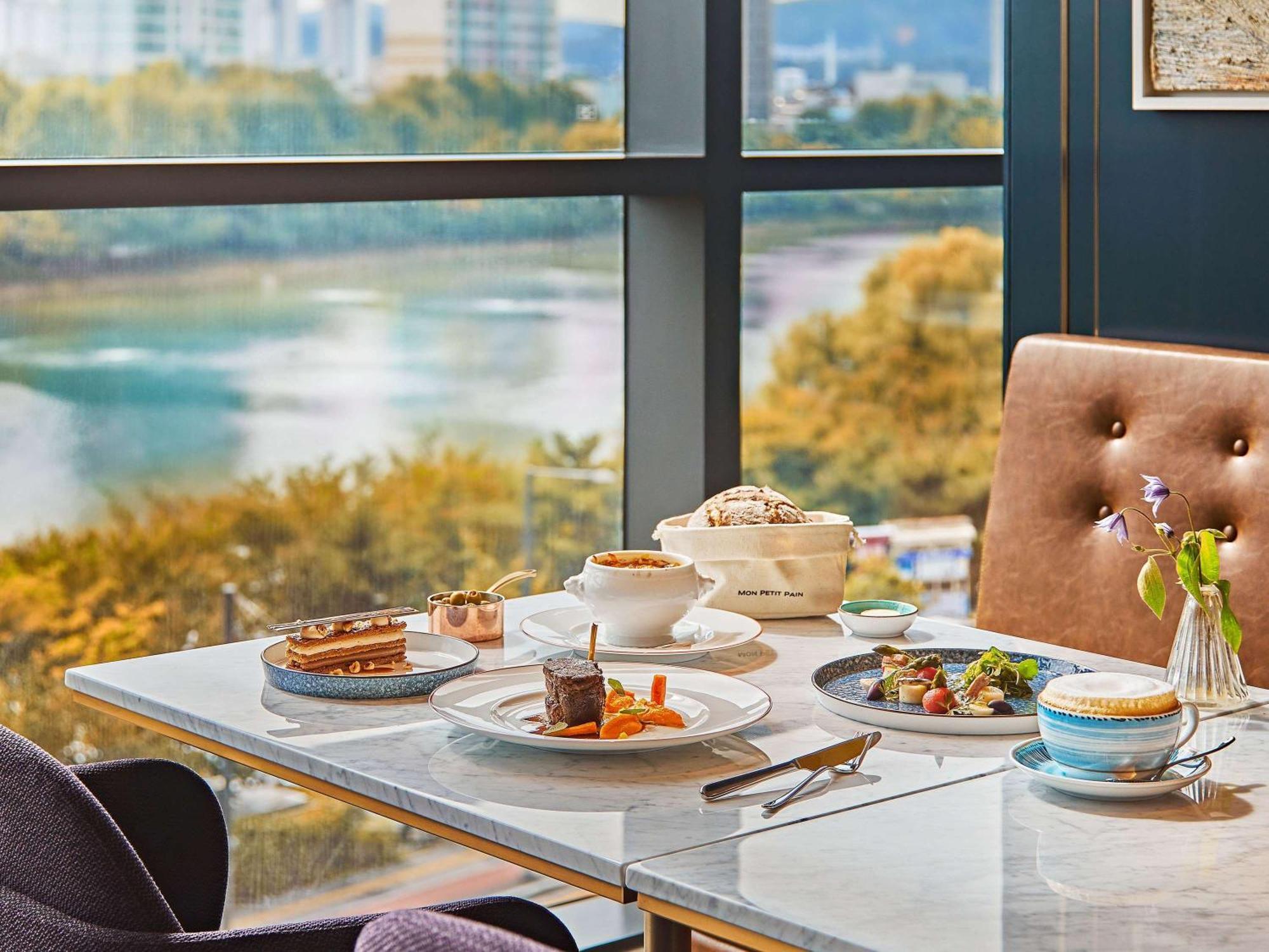Sofitel Ambassador Seoul Hotel & Serviced Residences מראה חיצוני תמונה
